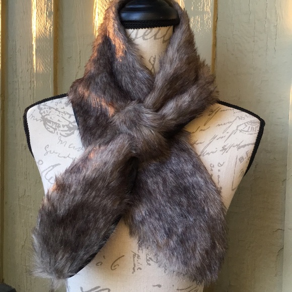 New! Faux Fur Brown Crossover Scarf - Picture 2 of 6